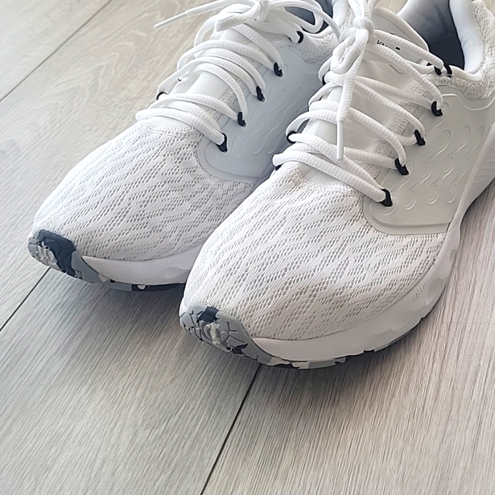 Under Armour Charged Shoe